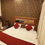 Bhagyashree Guest House 2 Km To Vishwanath Temple, Ganga Ghat Parking Available